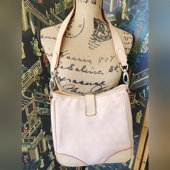 Dooney & Bourke Handbags - DOONEY&BOURKE logo print, shoulder handbag Pink
